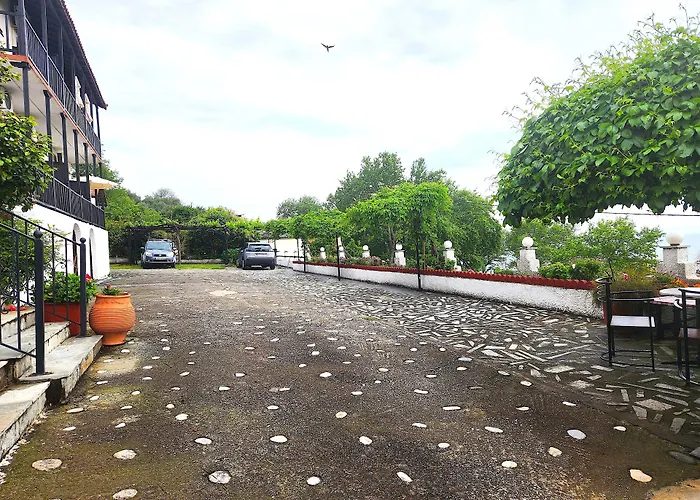 Yalla Chorefto - & Fun Hotel